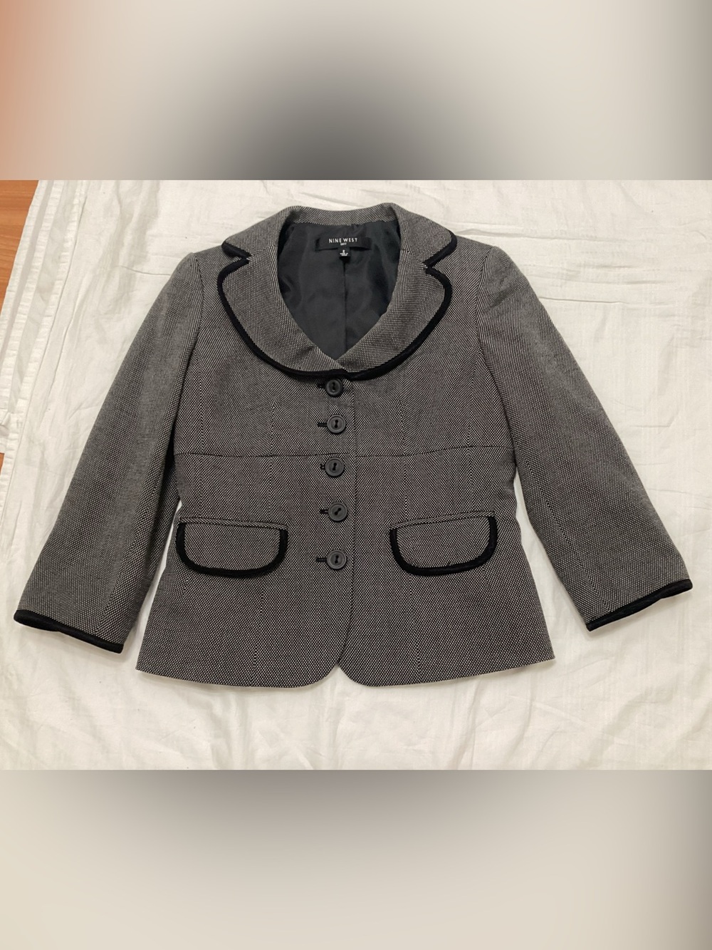Nine West Size 2 Gray Skirt Suit Black Trim Lined - Picture 5 of 13